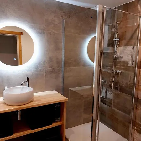 Adorable Montagne Chalet Фон-Ромё